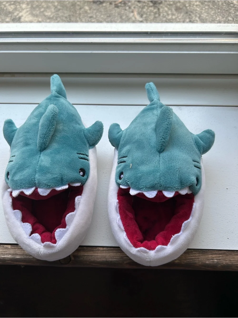 Target Kids Shark Plush Slippers/House Shoes (Teal, White, Red, Size 5/6)